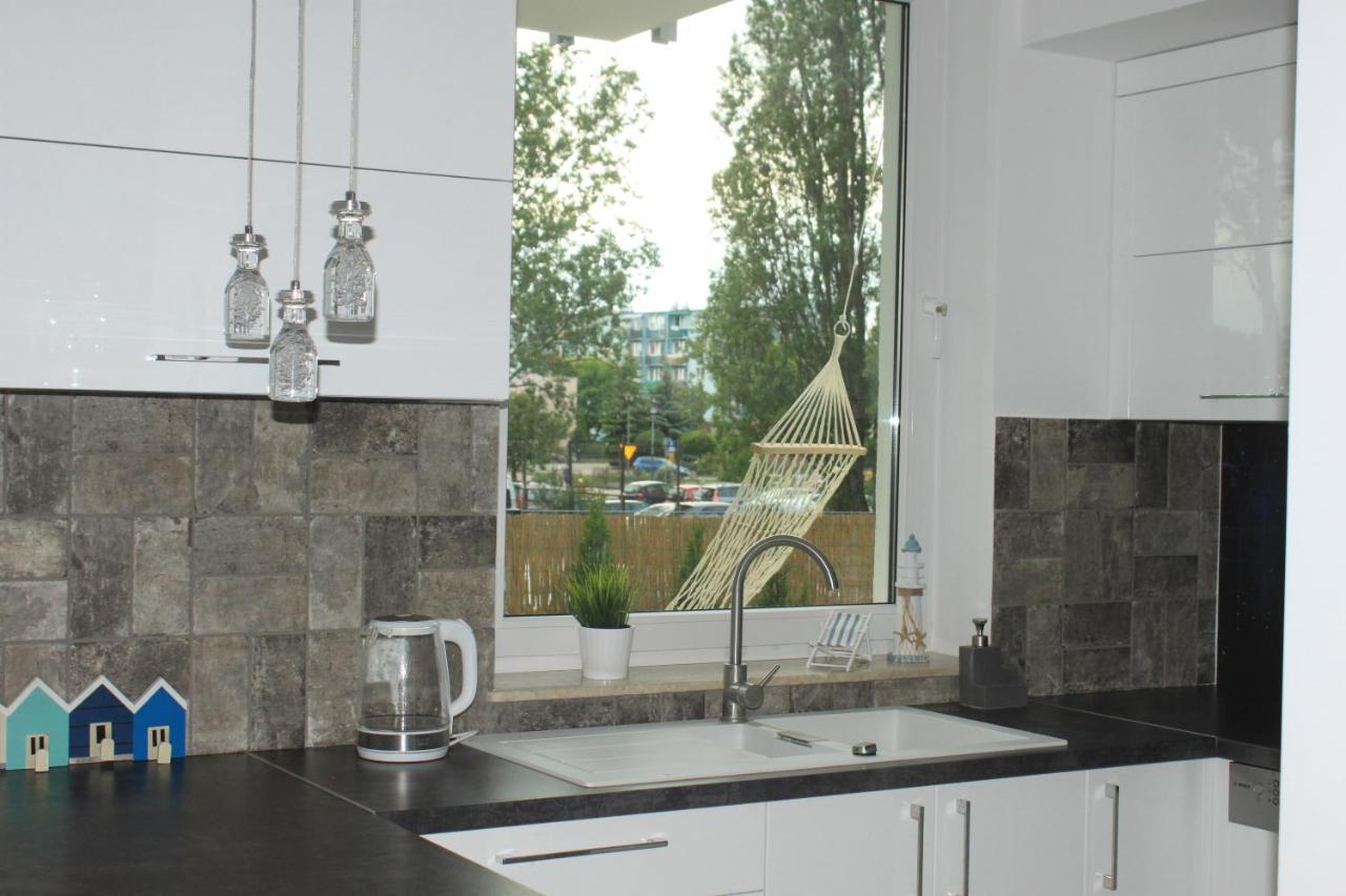 Sunny Sleeps 4 By The Beach With Garden Patio - Gdansk Przymorze Apartment Exterior photo