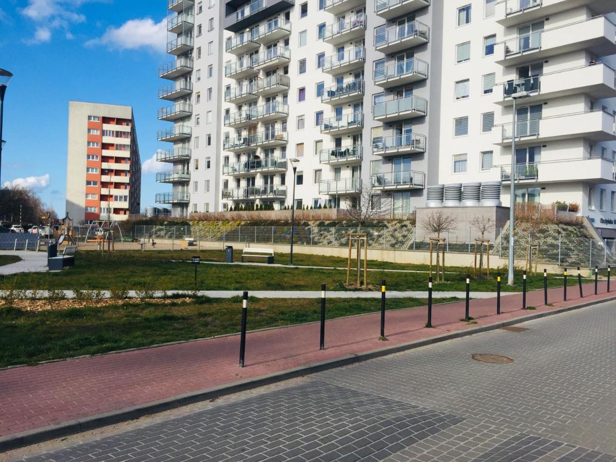 Sunny Sleeps 4 By The Beach With Garden Patio - Gdansk Przymorze Apartment Exterior photo